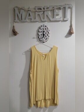 Old Navy Pale Yellow Ribbed Keyhole Tank